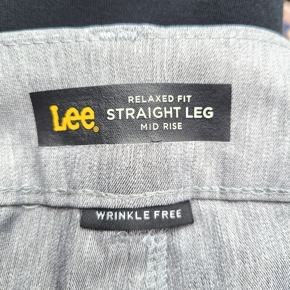 Lee Relaxed Fit Straight Leg Mid-rise Pant, Size 18 - Picture 9 of 10